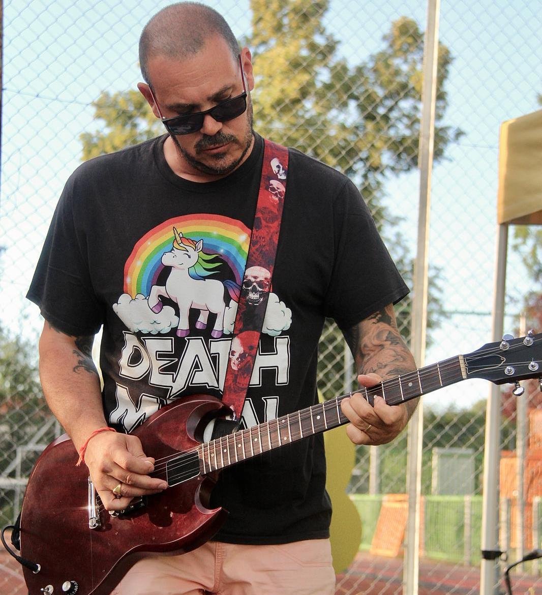 Nicolas Lelep à la guitare