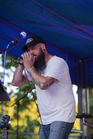 Cédric, chanteur de Dark Fate, au Parc en Fête de Nangis