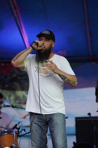 Cédric, chanteur de Dark Fate, au Parc en Fête de Nangis