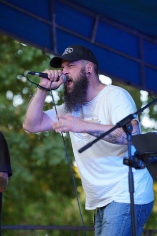 Cédric, chanteur de Dark Fate, au Parc en Fête de Nangis