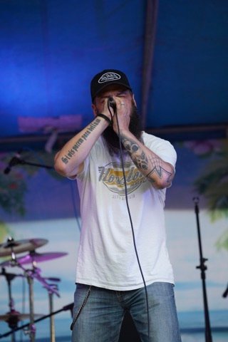 Cédric, chanteur de Dark Fate, au Parc en Fête de Nangis