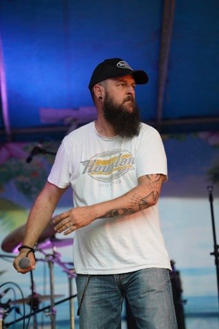 Cédric, chanteur de Dark Fate, au Parc en Fête de Nangis